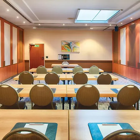 Hotel Leonardo Duesseldorf Airport 4*