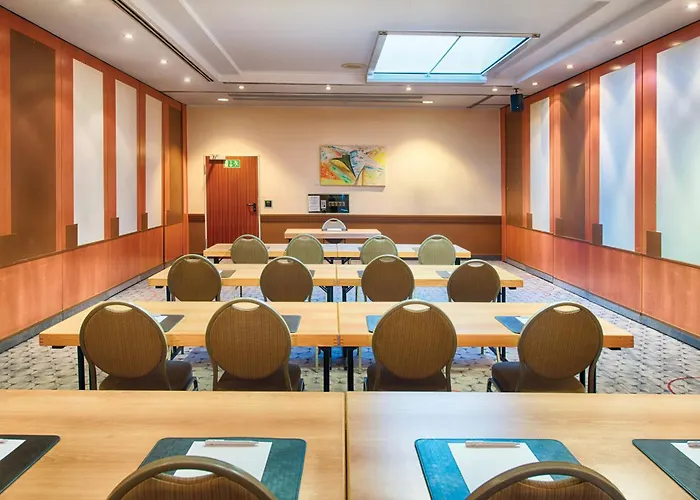 Hotel Leonardo Düsseldorf Airport 4*